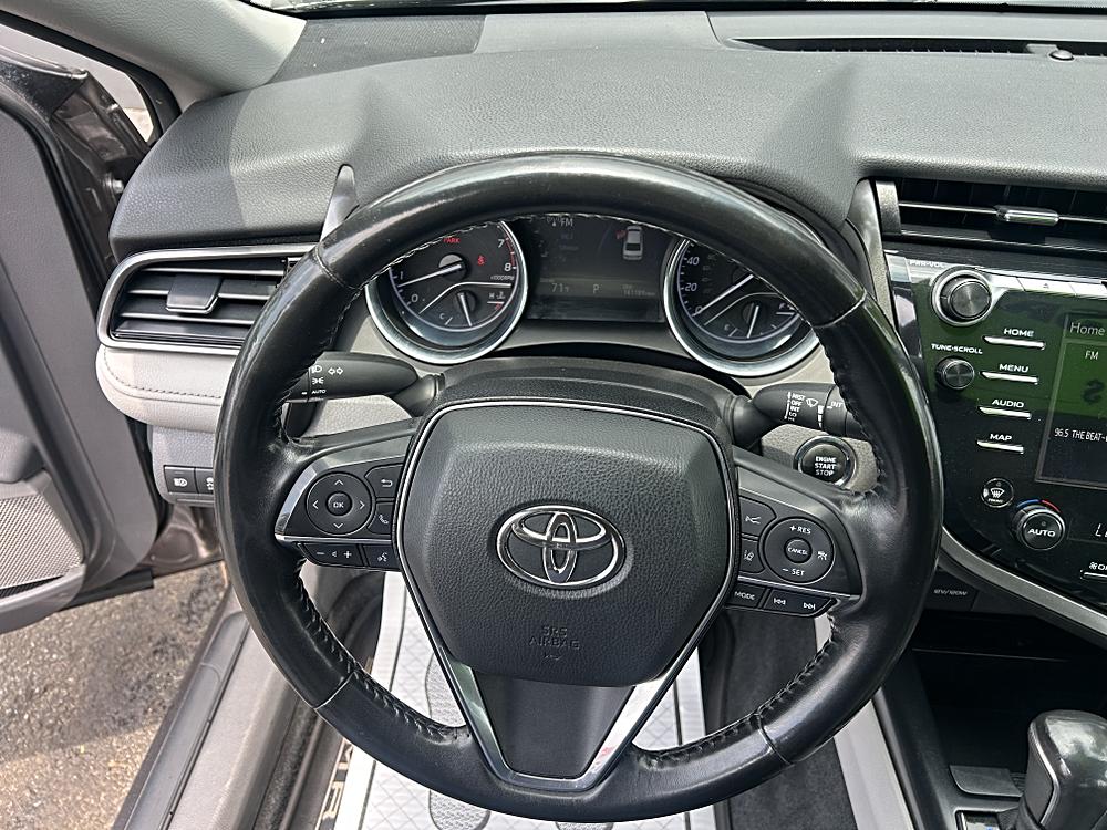 2020 Toyota Camry XLE - Photo 11