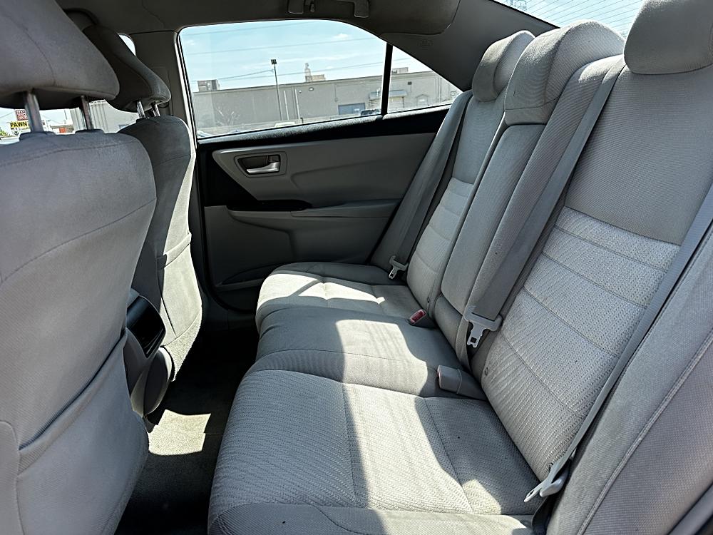 2017 Toyota Camry LE - Photo 32