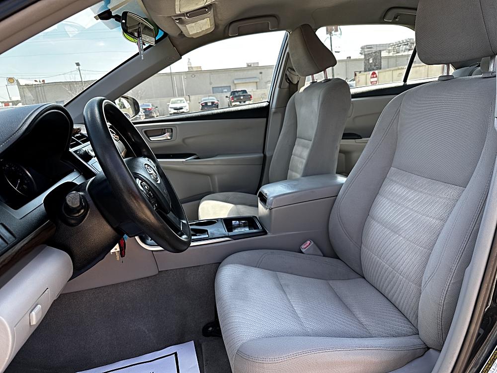 2017 Toyota Camry LE - Photo 34