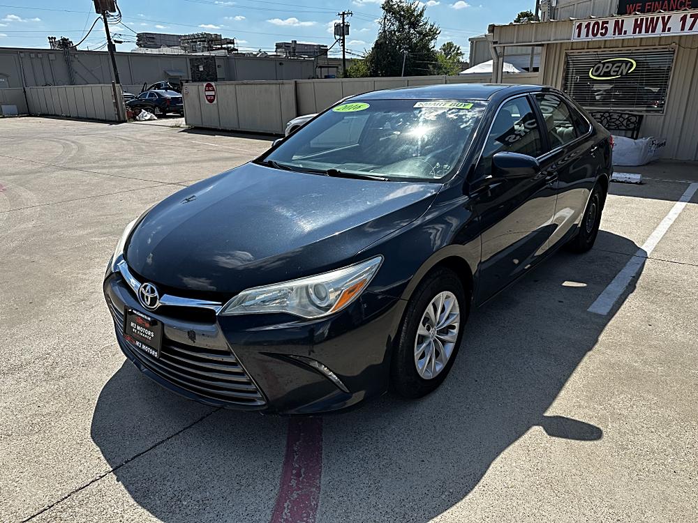 2017 Toyota Camry LE - Photo 28