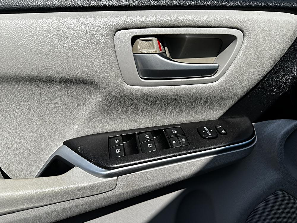 2017 Toyota Camry LE - Photo 36