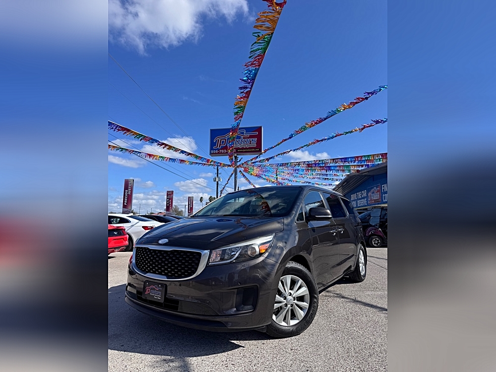 2017 Kia Sedona LX's photo