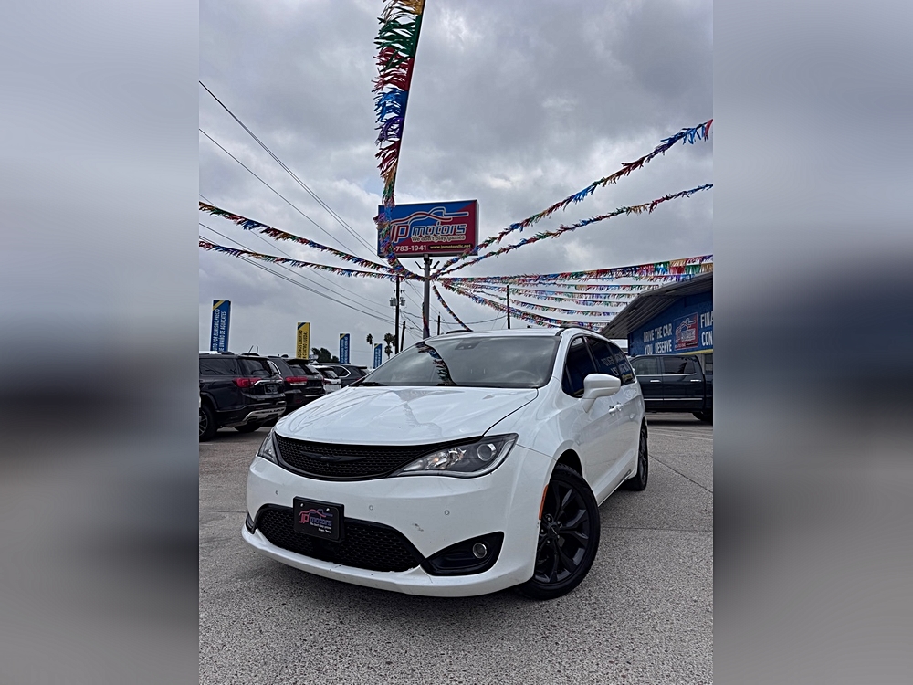 2018 Chrysler Pacifica Touring L's photo