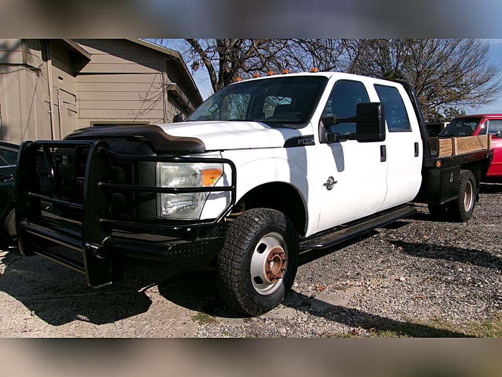 2011 Ford F-350 Super Duty Chassis Cab XL