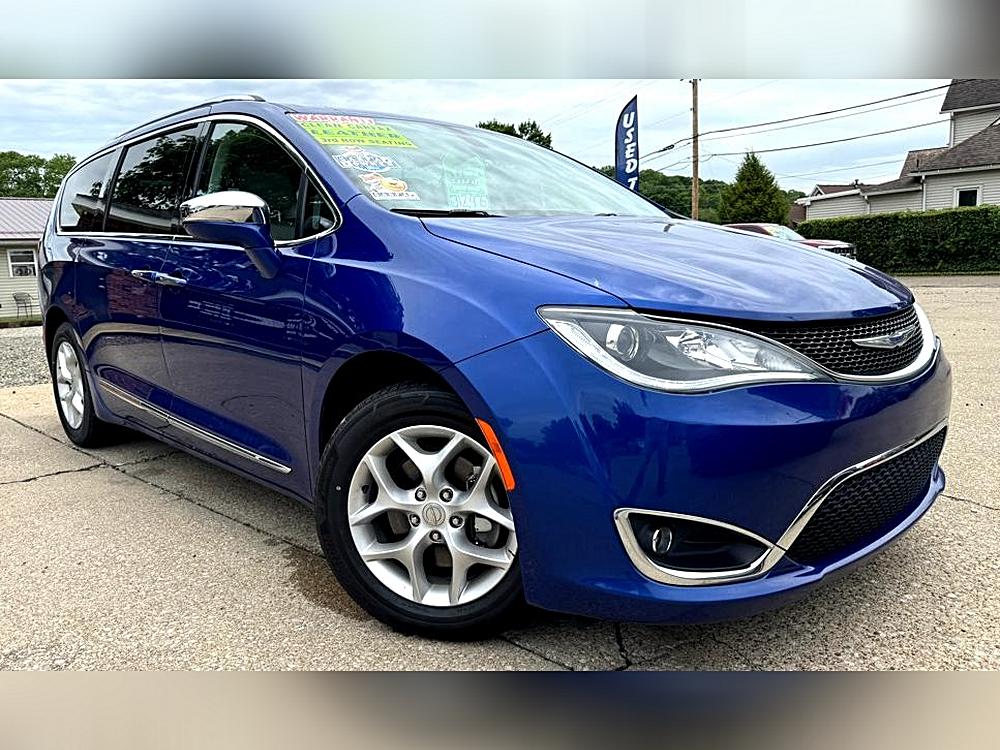 2020 Chrysler Pacifica Limited's photo