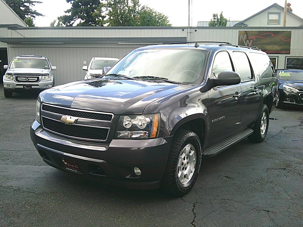 2010 Chevrolet Suburban 4WD 1500 LT's photo