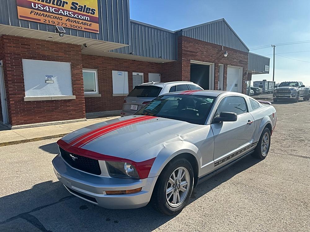 2005 Ford Mustang Deluxe's photo