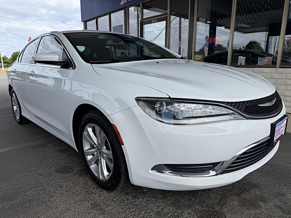 2015 Chrysler 200 Limited's photo