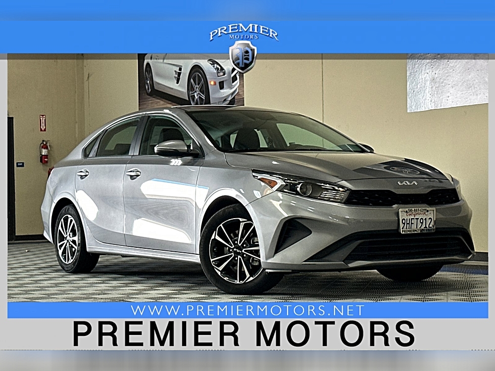 2023 Kia Forte LXS AT's photo