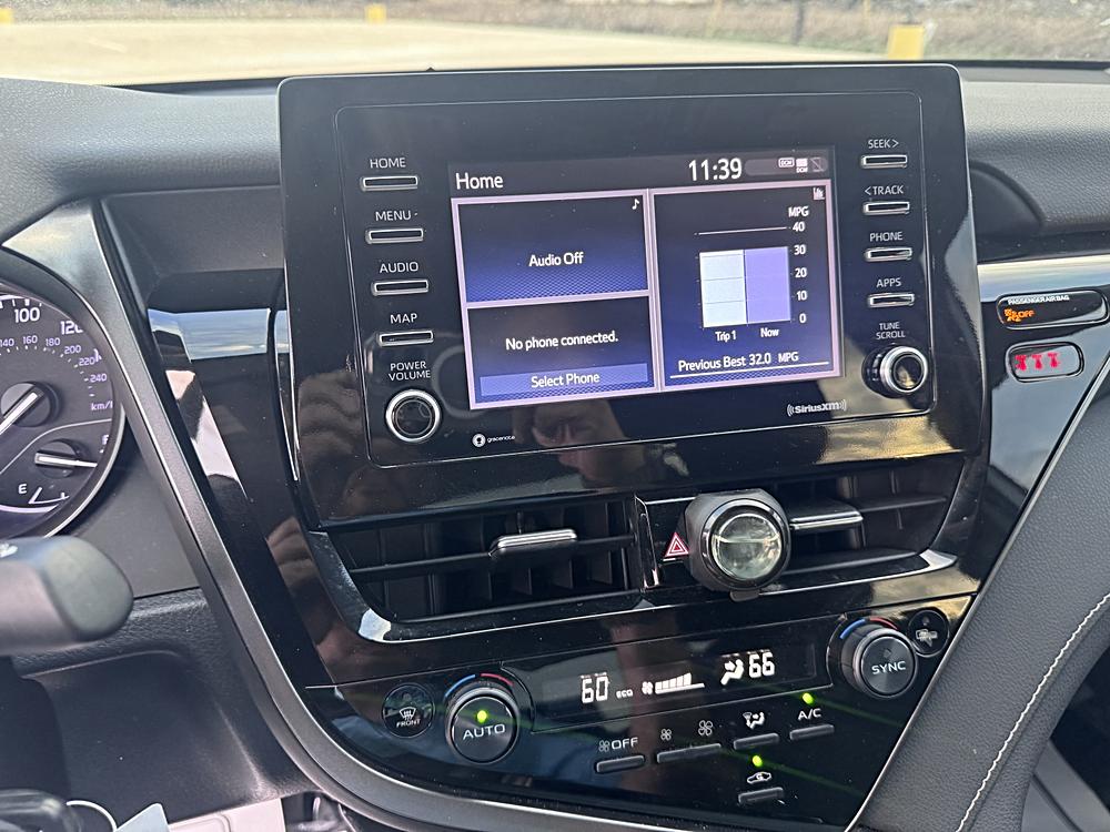 2022 Toyota Camry LE - Photo 29