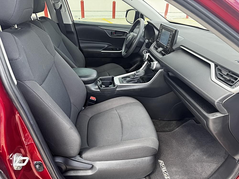 2019 Toyota RAV4 LE - Photo 33