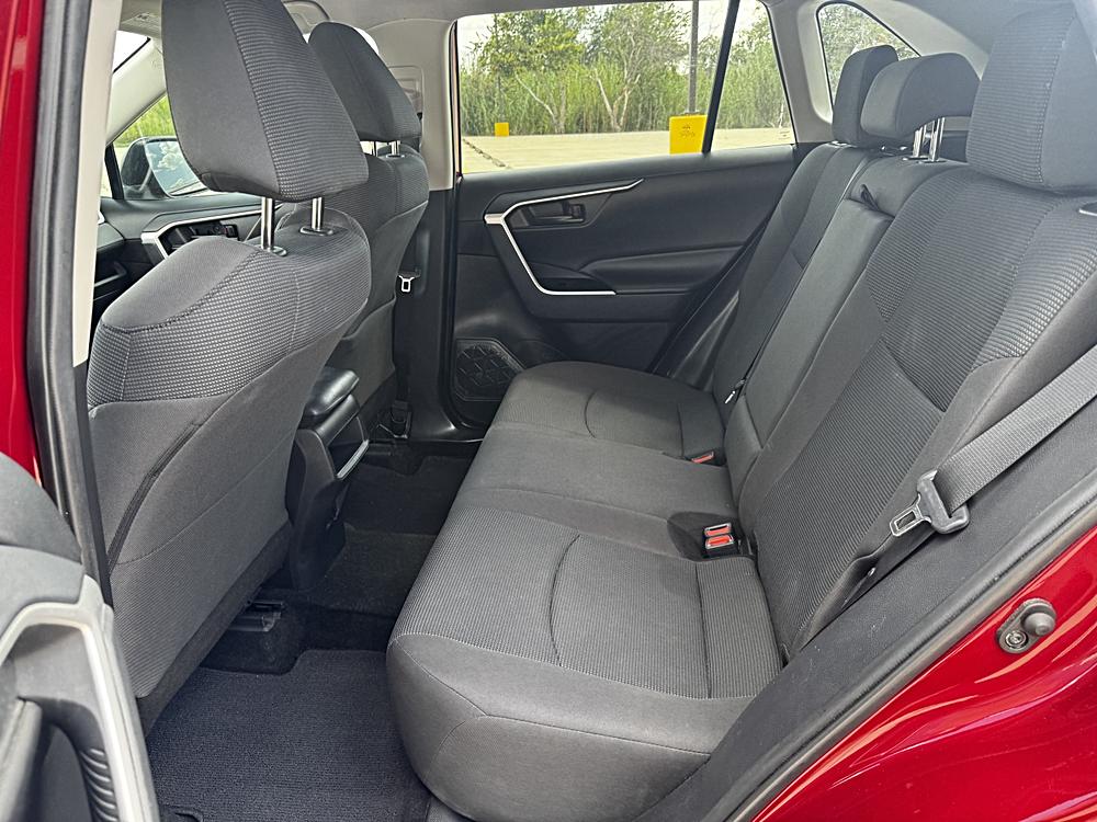 2019 Toyota RAV4 LE - Photo 31