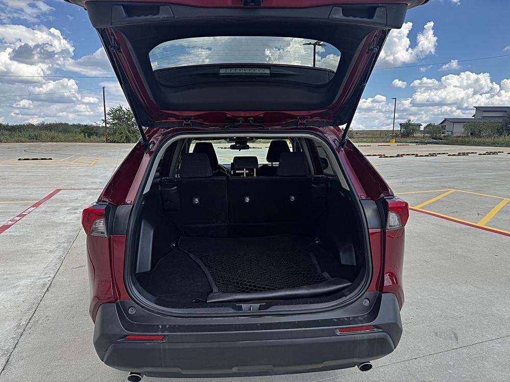 2019 Toyota RAV4 LE - Photo 29
