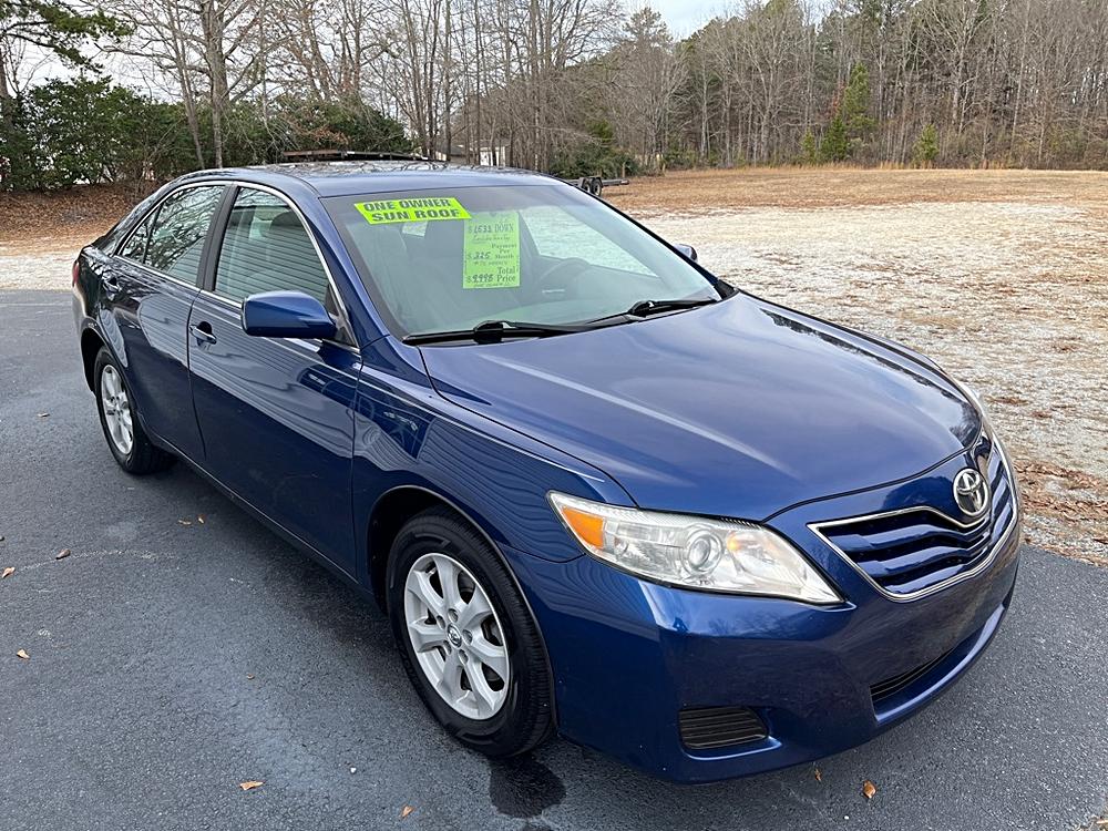 2010 Toyota Camry LE's photo