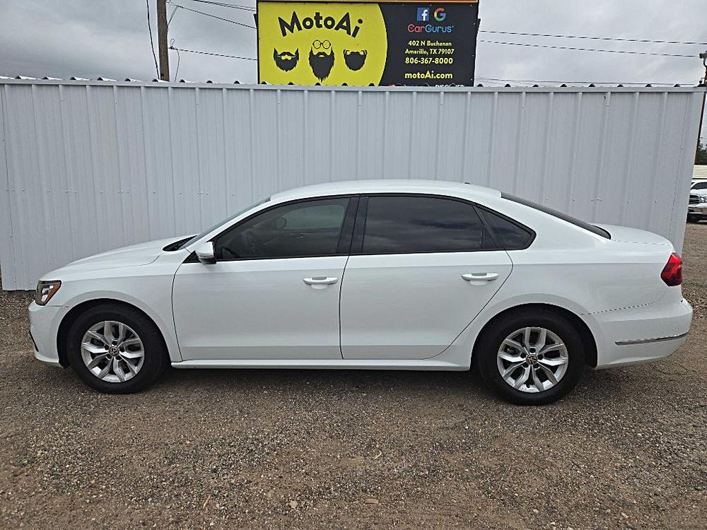 2018 Volkswagen Passat 2.0T S Auto's photo
