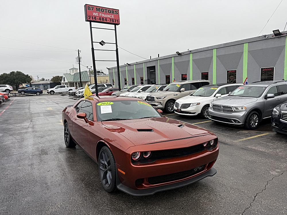 2022 Dodge Challenger SXT's photo