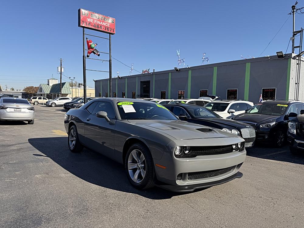 2019 Dodge Challenger SXT's photo