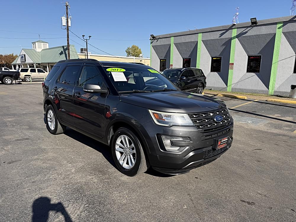2017 Ford Explorer XLT's photo
