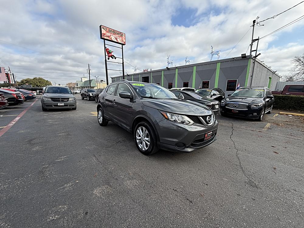 2017 Nissan Rogue Sport SV's photo