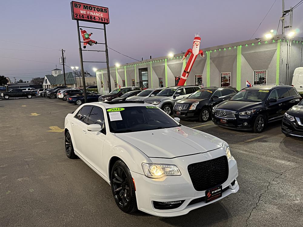 2018 Chrysler 300 S's photo