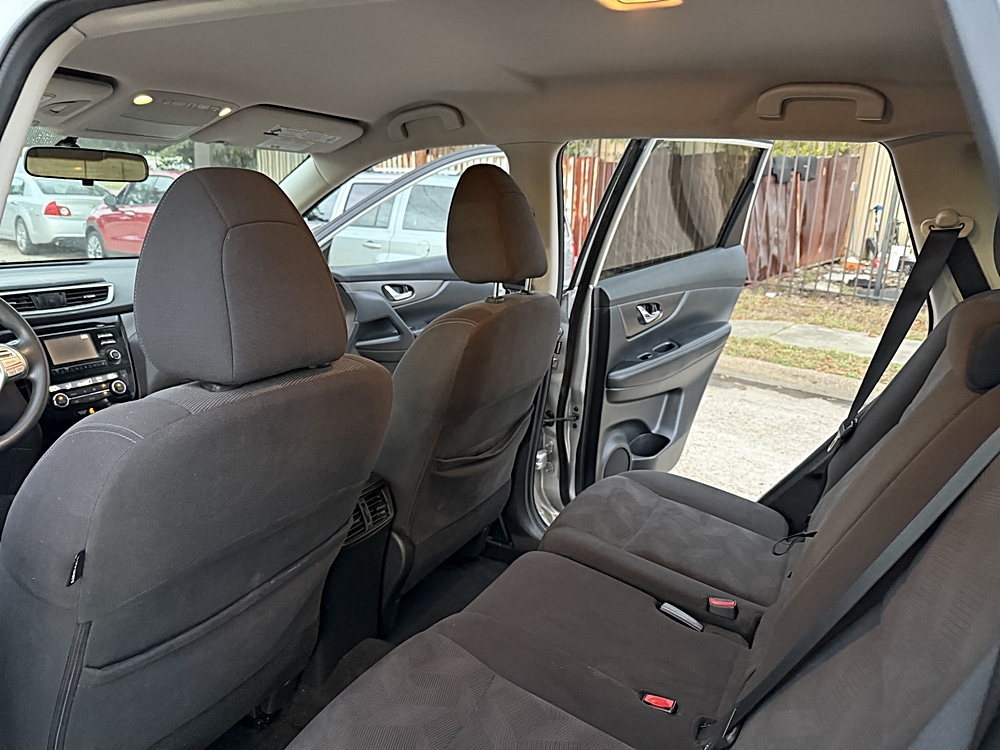 2016 Nissan Rogue SV - Photo 24