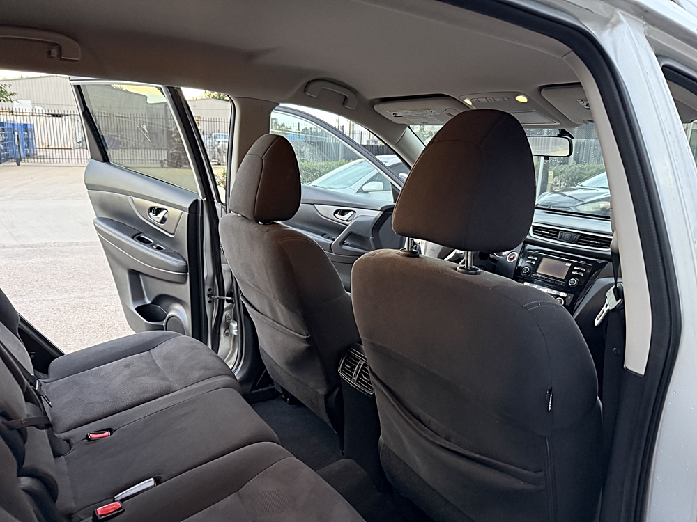 2016 Nissan Rogue SV - Photo 26