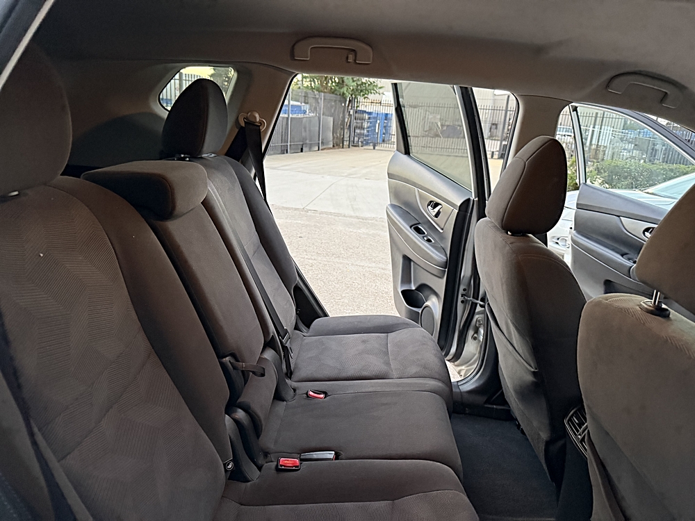 2016 Nissan Rogue SV - Photo 27