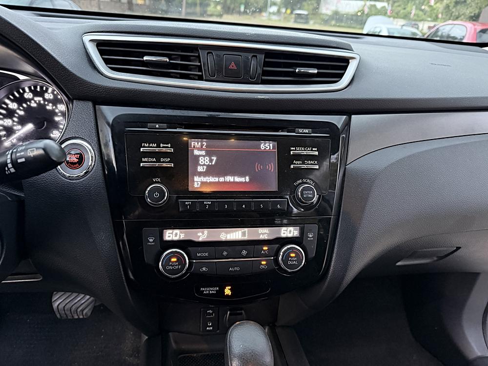 2016 Nissan Rogue SV - Photo 14