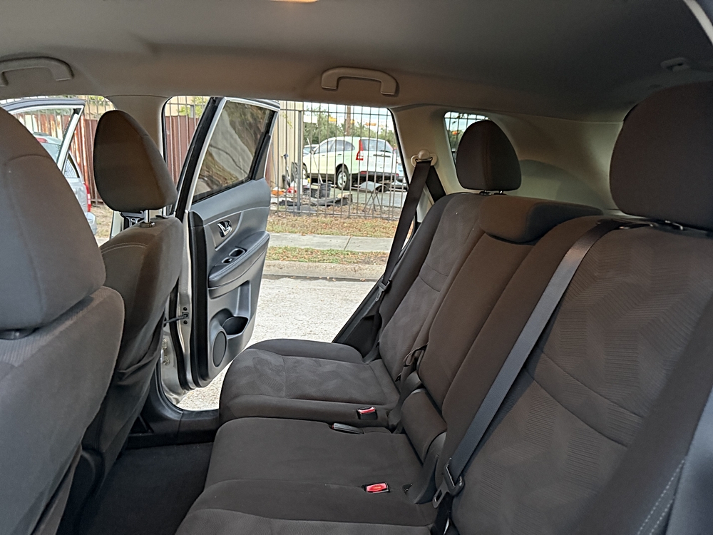 2016 Nissan Rogue SV - Photo 25