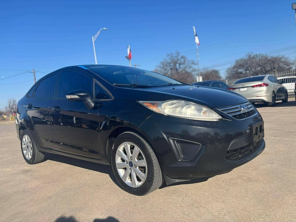2013 Ford Fiesta SE's photo