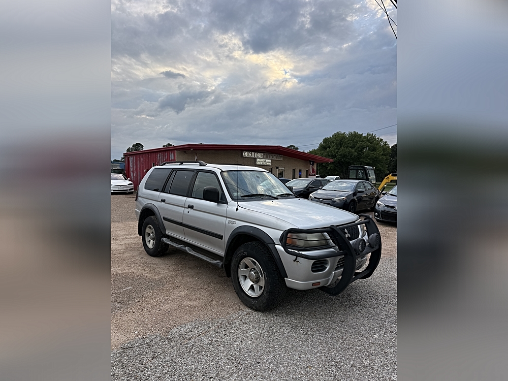 2003 Mitsubishi Montero Sport ES