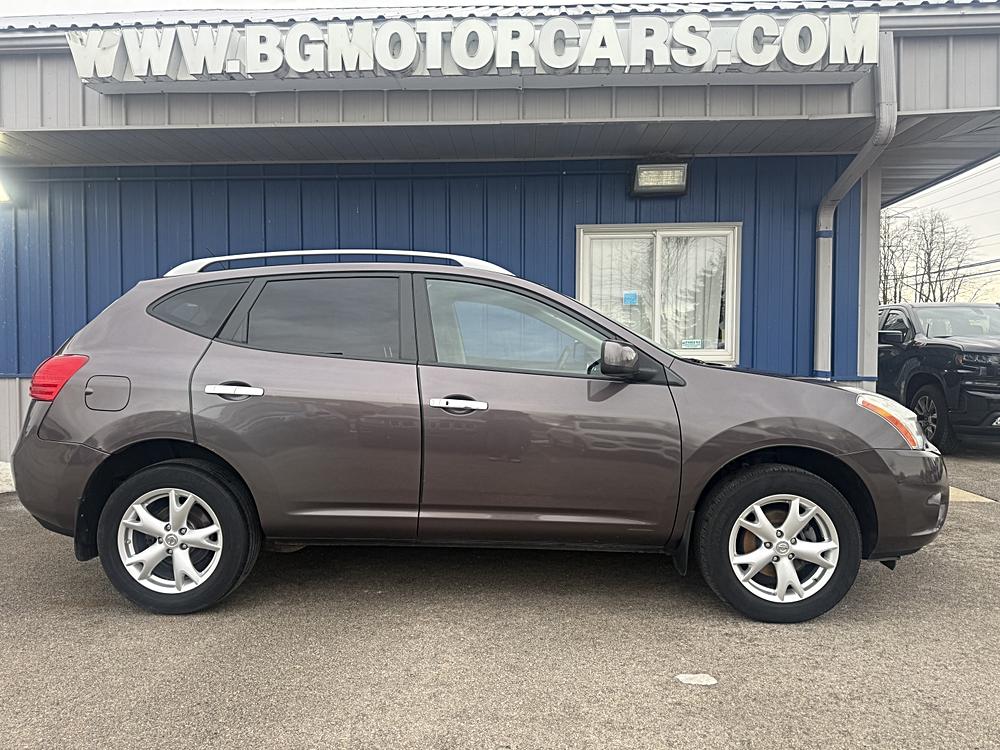 2010 Nissan Rogue SL's photo