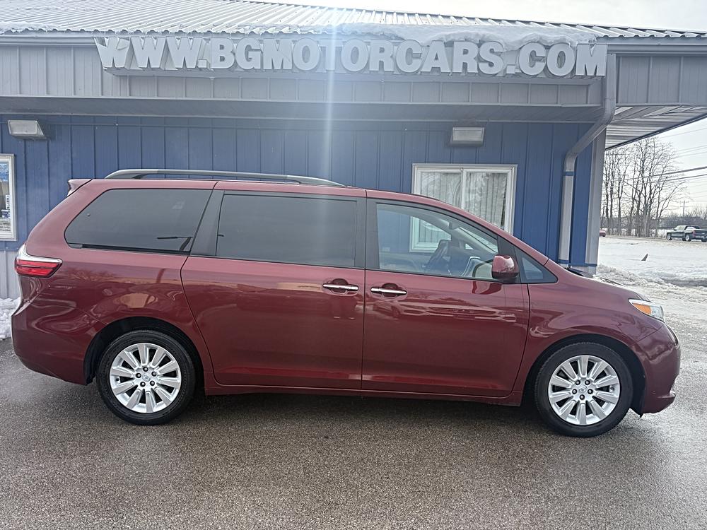 2015 Toyota Sienna XLE Premium's photo