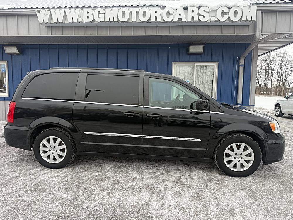 2013 Chrysler Town & Country Touring's photo