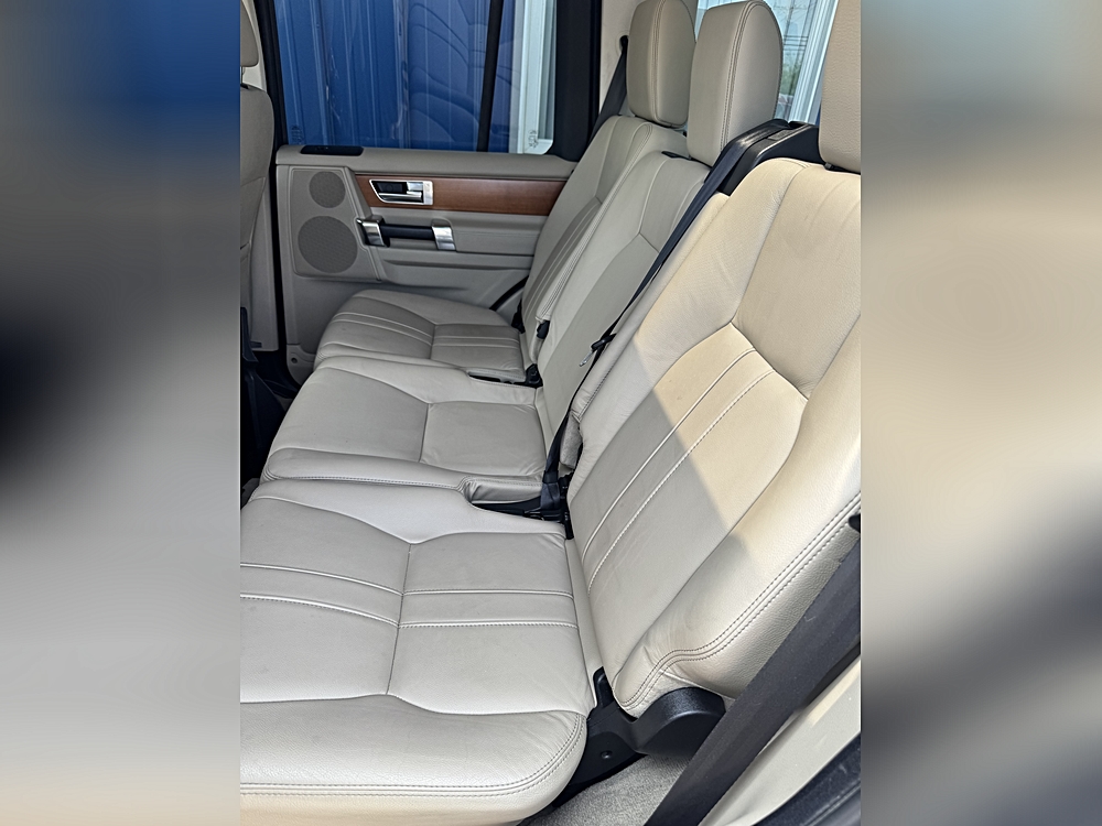 2011 Land Rover LR4 Base - Photo 10