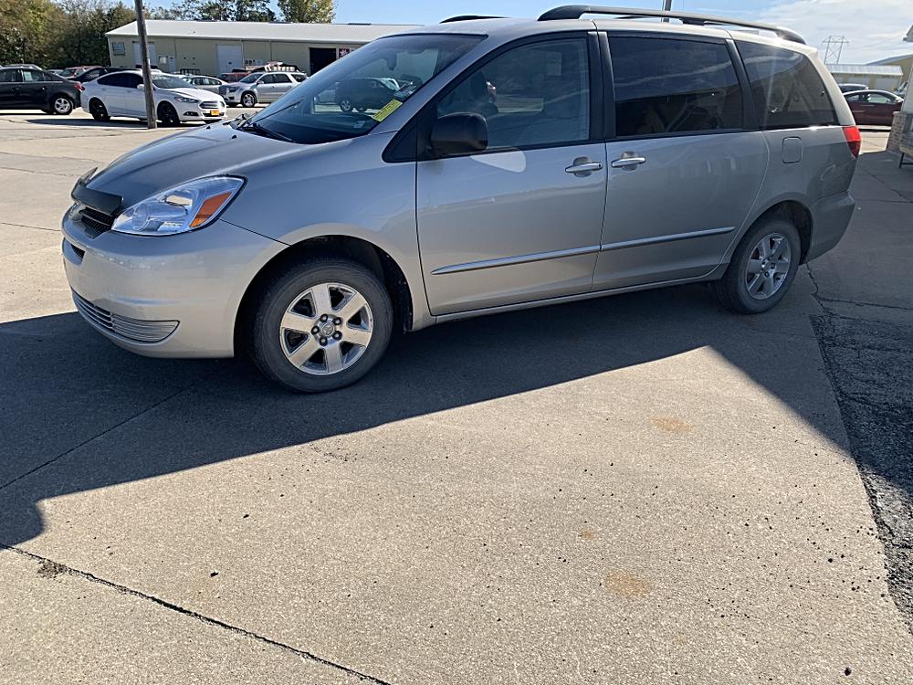 2004 Toyota Sienna CE
