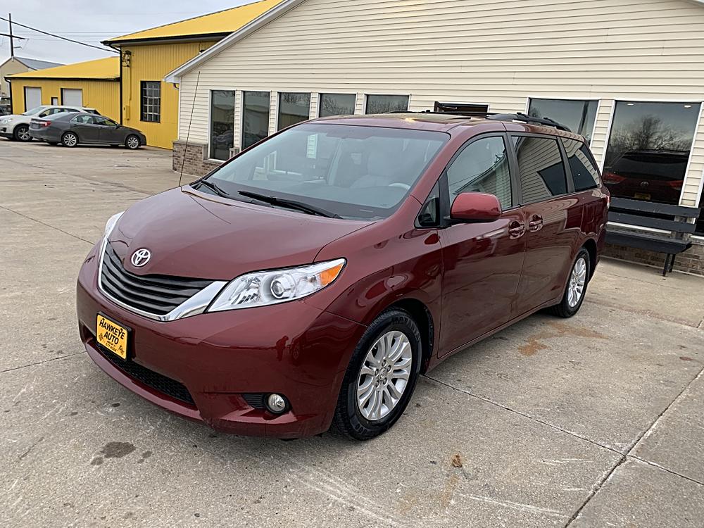 2011 Toyota Sienna XLE's photo