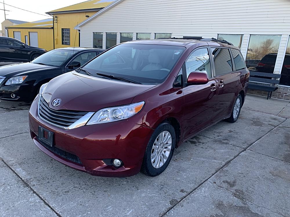 2011 Toyota Sienna XLE's photo