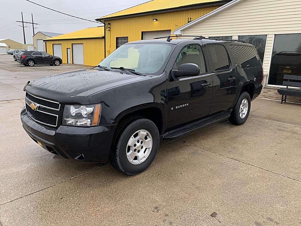 2013 Chevrolet Suburban LT's photo
