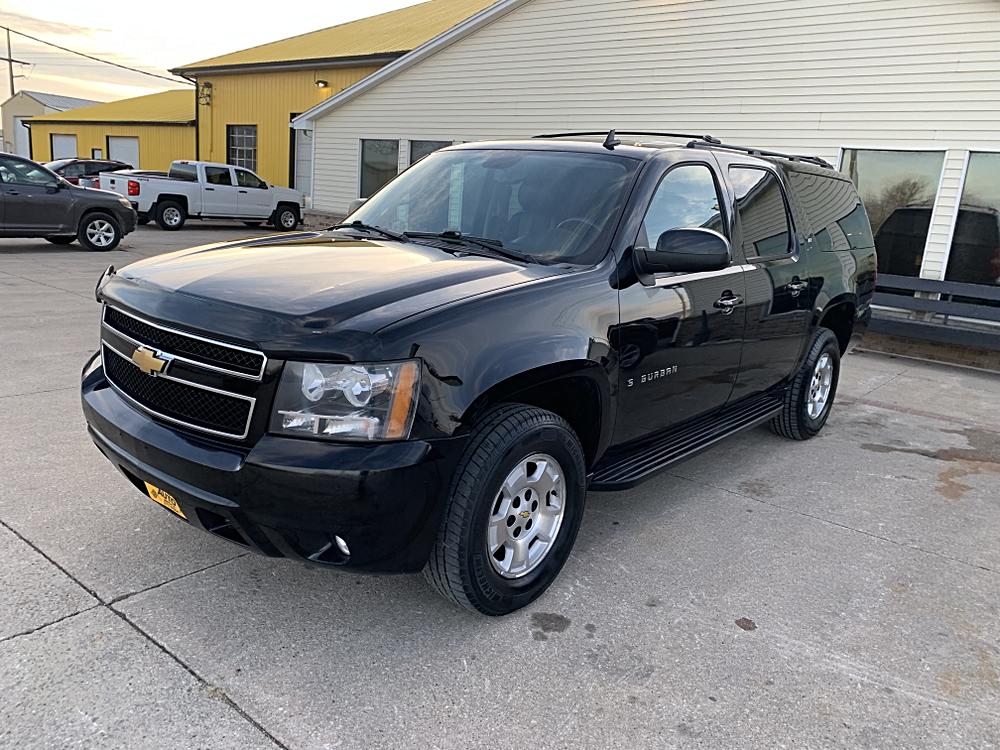 2013 Chevrolet Suburban LT's photo