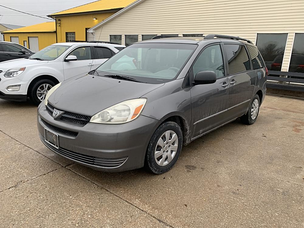 2005 Toyota Sienna LE's photo