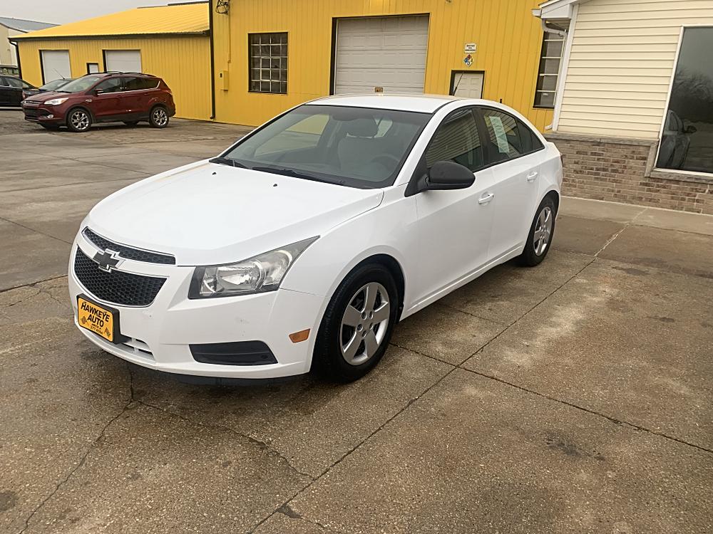 2013 Chevrolet Cruze LS's photo