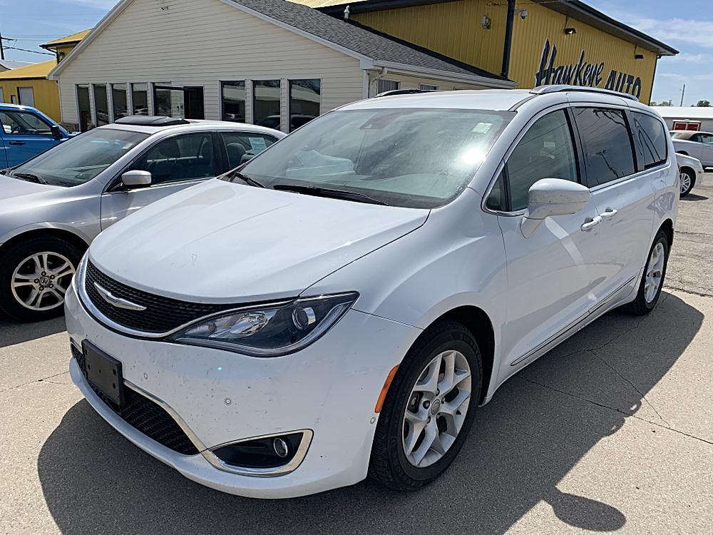2018 Chrysler Pacifica Touring L Plus's photo