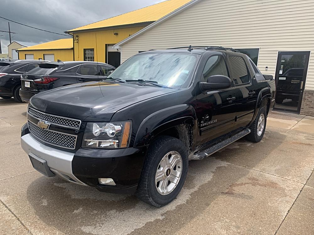 2011 Chevrolet Avalanche's photo