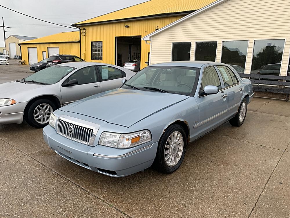 2009 Mercury Grand Marquis LS's photo