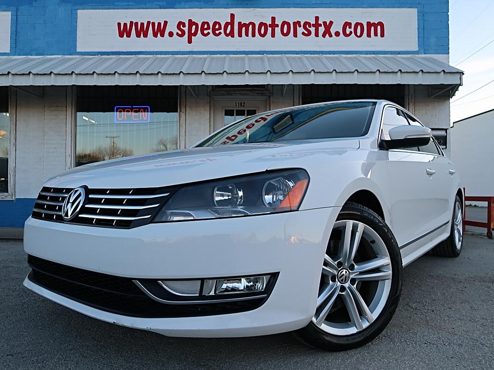 2014 Volkswagen Passat SEL Premium's photo