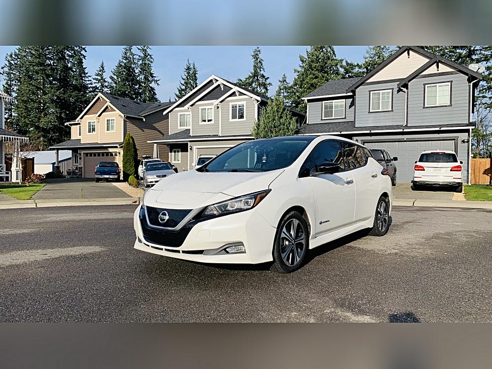 2018 Nissan LEAF SL's photo