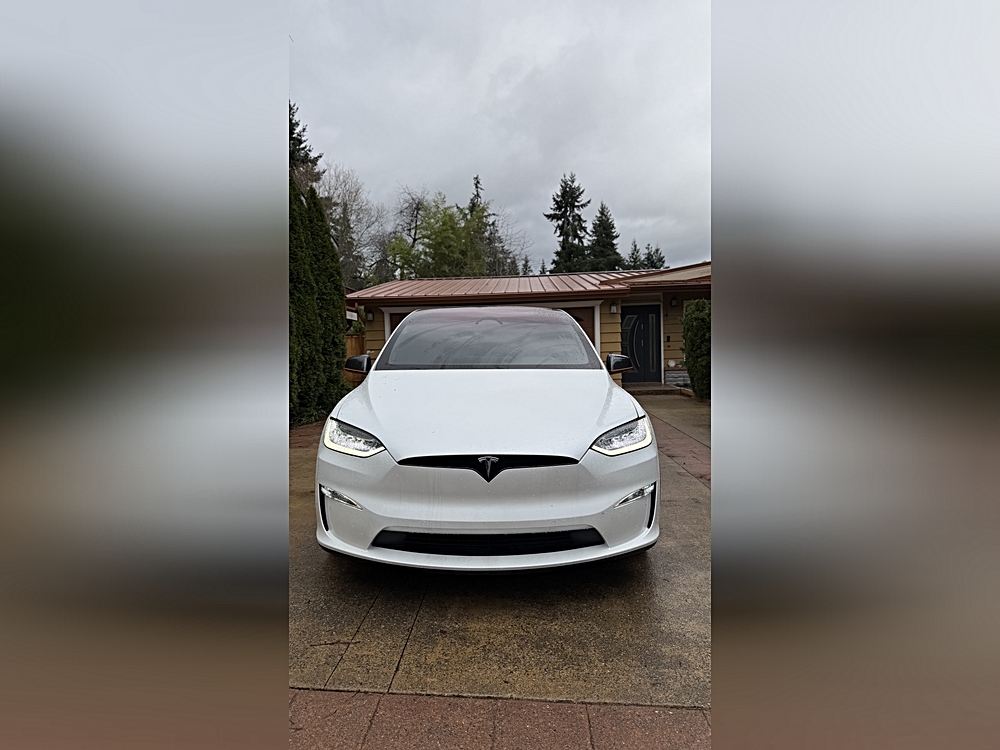 2022 Tesla Model X Long Range's photo