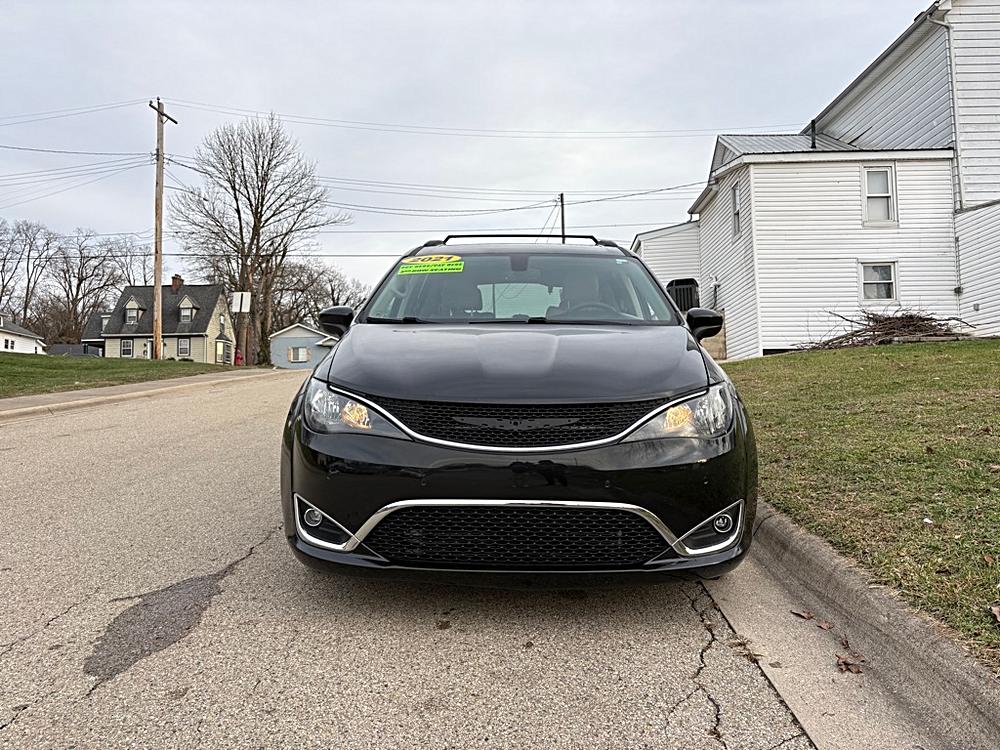 2021 Chrysler Voyager's photo