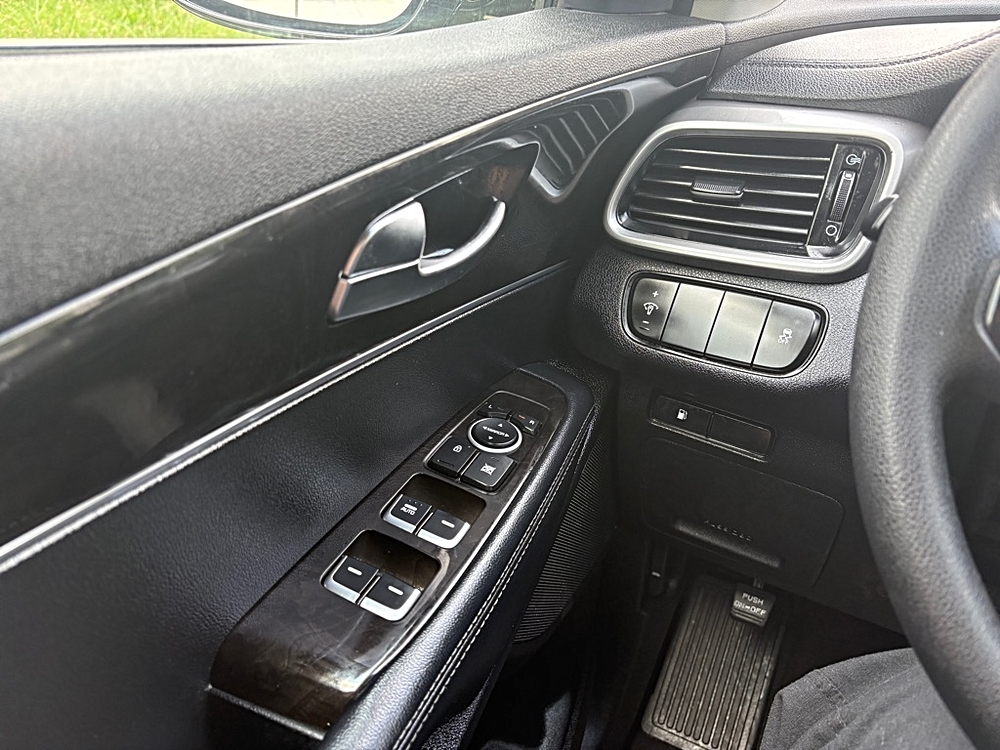 2018 Kia Sorento LX - Photo 13